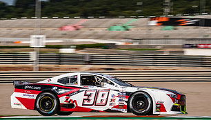 Gustas Grinbergas „NASCAR Whelen Euro Series“ lenktynėse sekmadienį lipo ant podiumo