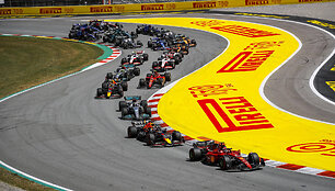 F1 lenktynes Barselonoje po Ch.Leclerco Ferrari gedimo laimėjo M.Verstappenas. Antras - S.Perezas. Trečias - G.Russelas.