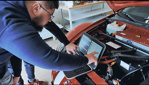 KTK studentai Mazda RX8 pavertė elektromobiliu