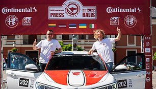 „Press rally“: „Alfa Romeo Stelvio Quadrifoglio“ pademonstravo, koks turi būti sportiškas SUV