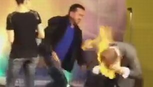 Degantis iliuzionistas TV studijoje