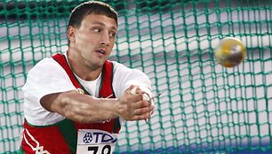 Kūjo metikas i&scaron; Baltarusijos Ivanas Tichonas neteko olimpinio sidabro