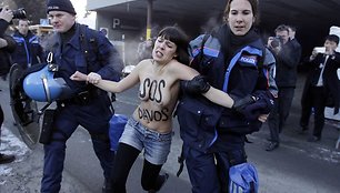 „Femen“ aktyvisčių protestas Davose