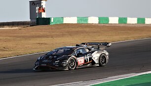 24h series lenktynės Portugalijoje: saulėtas sekmadienio rytas