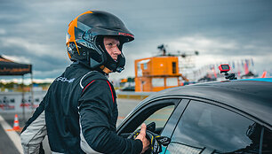 &bdquo;Porsche Taycan Turbo S&ldquo; tapo greičiausiu elektromobiliu, įveikusiu 1006 km trasos ratą