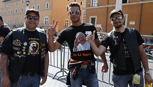 Popiežius palaimino &scaron;imtus tūkstančius &bdquo;Harley-Davidson&ldquo; ir jų &scaron;eimininkų.
