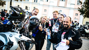 „Ryterna modul Mototourism rally“ šimtai dalyvių finišavo Kauno Rotušės aikštėje