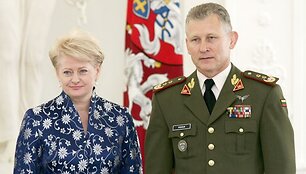 Generolas majoras A. Pocius ir prezidentė Dalia Grybauskaitė