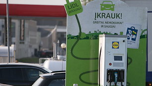 „Lidl“ įkrovimo stotelės taps mokamos