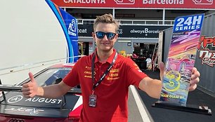 Lietuviai iš Barselonos 24h series lenktynių parsiveža kalną apdovanojimų: Juta Racing, Jonas Gelžinis