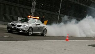 Mercedes-Benz SLK AMG 2006 metais. Saugos automobilis privalo būti labai greitas. (AngMoKio, Wikimedia(CC BY-SA 2.5)