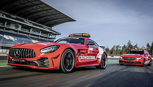 2021-ųjų Formulės 1 sezono saugos ir medicininės pagalbos automobiliai. (Daimler nuotrauka)
