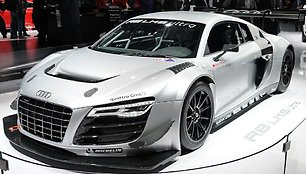 Lenktyninis 2013-ųjų Audi R8 LMS ultra. Įprasto R8 ratai turi po 5 varžtus. (Norbert Aepli, Wikimedia(CC BY 3.0)