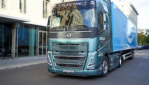 Elektra varomas Amazon sunkvežimis Volvo FH Electric (Gamintojo nuotr.)