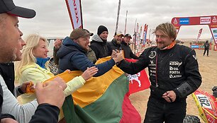 Laisvydą Kancių Dakaro ralio SS8 fini&scaron;e pasitiko sirgalių būrys