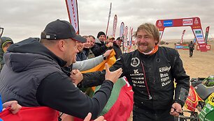 Laisvydą Kancių Dakaro ralio SS8 fini&scaron;e pasitiko sirgalių būrys