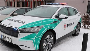 Kauno rajono policija važinės elektromobiliu Škoda Enyaq