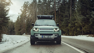 Audrius ir Alma Sutkai kelionę aplink pasaulį tęsia su „Land Rover Defender“