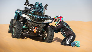 Antroji diena „Abu Dhabi Desert Challenge“ CFMOTO Thunder stovykloje