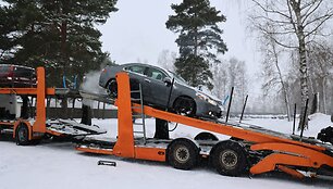 Konfiskuoti neblaivių vairuotojų automobiliai keliauja į Ukrainą