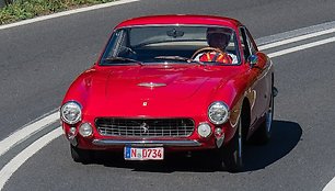 Toks 1963-iųjų Ferrari 250 GT Lusso neišlaikytų šiuolaikinių švytuoklės testų. (Reinhold Möller, Wikimedia (CC BY-SA 4.0)