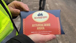LTSA ir kelių policija dalijo arbatą nuo &bdquo;virduliavimo&ldquo;