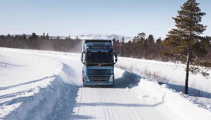 Vandeniliu varomų „Volvo Trucks“ bandymai keliuose