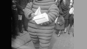 Michelin žmogus Vokietijoje 1931 metais. (Bundesarchiv, Bild 102-12026, Wikimedia (CC BY-SA 3.0 de)