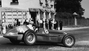 Luigi Fagioli 1951-ųjų Prancūzijos Grand Prix. Vėliau &scaron;į Alfa Romeo 159B bolidą jam teko atiduoti komandos draugui Fangio. (Wikimedia)