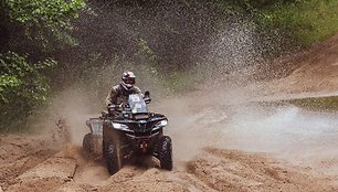 Įpusėjęs „Breslau rallye“: stiprus lietus ir gedimai trasoje