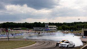BMW ir &bdquo;Mercedes-Benz&ldquo; tapo vienu kūnu ir praėjusiose &bdquo;BetSafe Drift Camp #3&ldquo; Pro lygos varžybose