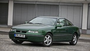 Opel Calibra – vienas populiariausių europietiškų 20 amžiaus pabaigos sportinių automobilių. Žibintų aukštis – 7 cm. (Gamintojo nuotrauka)