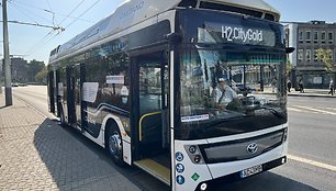 Vilniuje bandomas vandeniliu varomas autobusas „Toyota Caetano“