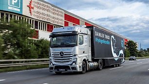 „Daimler Truck“ vandeniliu varomas sunkvežimis „GenH2“ pasiekė naują rekordą