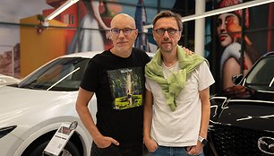 Dailininkas Algis Kriščiūnas atidarė naują meno erdvę MAZDA salone Vilniuje