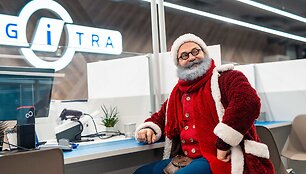 Senelis Kalėda gavo vardinius numerius ir persėdo į naują automobilį