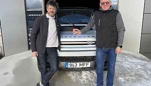 Karolis Raišys ir Žilvinas Pekarskas: paskutiniai „Land Rover Defender“ paruošimai Dakaro ralio misijai