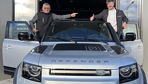 Karolis Raišys ir Žilvinas Pekarskas: paskutiniai „Land Rover Defender“ paruošimai Dakaro ralio misijai