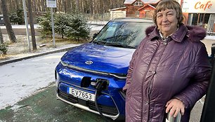 Kazytė iš Veisiejų džiaugiasi elektromobiliu: pirmais metais sutaupė 3000 eurų