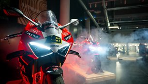 „Ducati“ motociklai:  „Panigale V4 Bagnaia 2022 World Champion Replica“ ir „Panigale V4 Bautista 2022 World Champion“