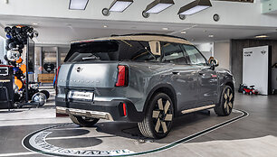 Naujos kartos elektromobilis &bdquo;Mini Cooper SE&ldquo; 