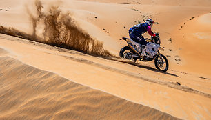 A.Gelažninko mokiniai G.Šatkus ir S.Klevinskas pasiekė Abu Dhabi Desert Challenge finišą