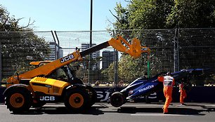 Alexo Albono avarija treniruotėje Australijos F1 GP