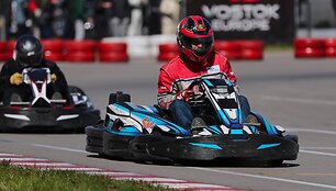 9 valandų i&scaron;tvermės varžybos kartingais Bačiūnų kartodrome
