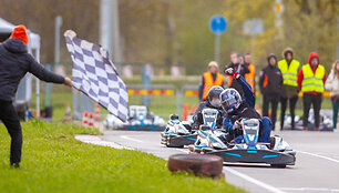 9 valandų i&scaron;tvermės varžybos kartingais Bačiūnų kartodrome