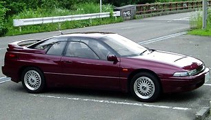 Subaru SVX su BBS ratlankiais ir spoileriu – abu šie dalykai buvo siūlomi SVX pirkėjams. (AB12, Wikimedia (CC BY-SA 3.0)