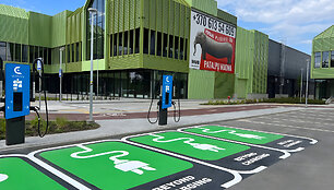 A1 magistralėje, &scaron;alia &bdquo;Urban HUB&ldquo;, pradėjo veikti vienas didžiausių elektromobilių įkrovos centrų