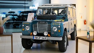 Karolis Raišys ir Ignas Daunoravičius pristatė Dakaro „Land Rover 109 Station Wagon“