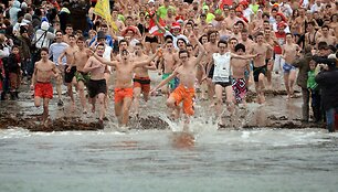 Golfo srovės &scaron;iluma leidžia prancūzams 2014-uosius pasitikti jūroje