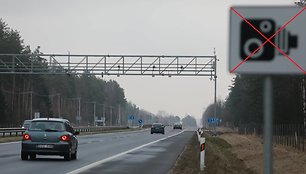 Nuo vadinamųjų „kartuvių“ ar baimės vartų automagistralėje dingo ženklai